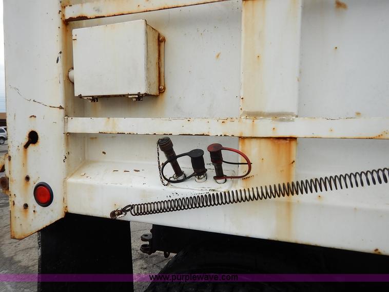 image for item J3634 2001 International 4900 dump truck