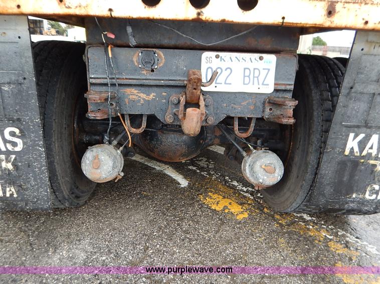 image for item J3634 2001 International 4900 dump truck