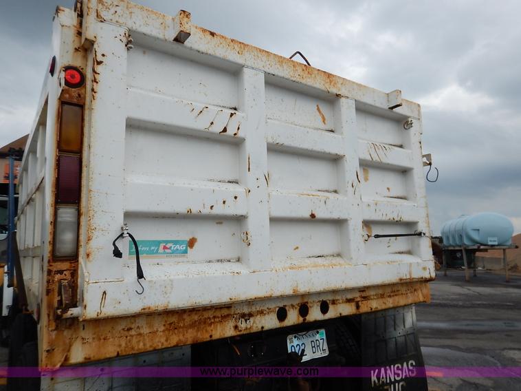 image for item J3634 2001 International 4900 dump truck