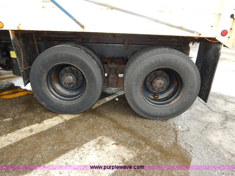 image for item J3634 2001 International 4900 dump truck