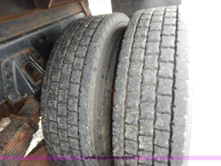 image for item J3634 2001 International 4900 dump truck