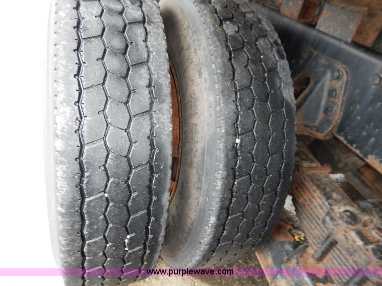 image for item J3634 2001 International 4900 dump truck