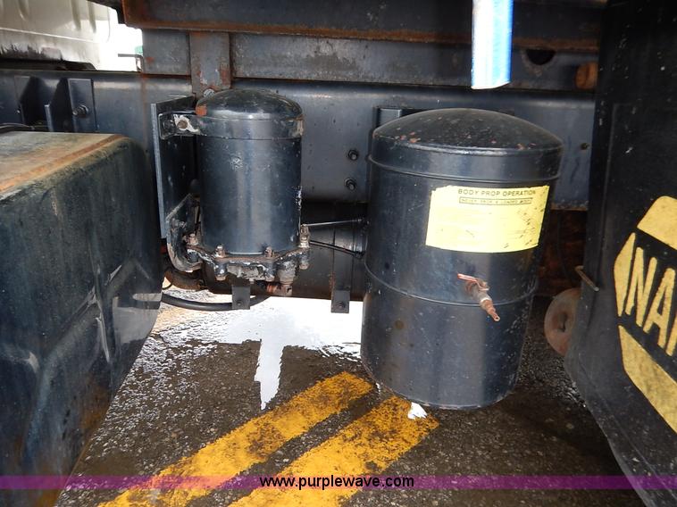 image for item J3634 2001 International 4900 dump truck