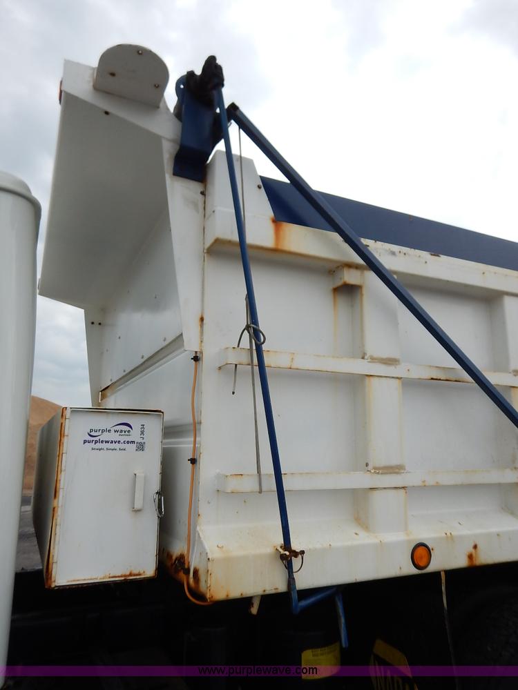 image for item J3634 2001 International 4900 dump truck