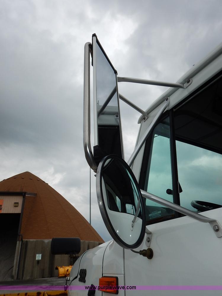 image for item J3634 2001 International 4900 dump truck