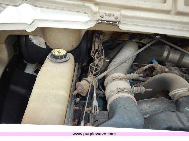 image for item J3634 2001 International 4900 dump truck