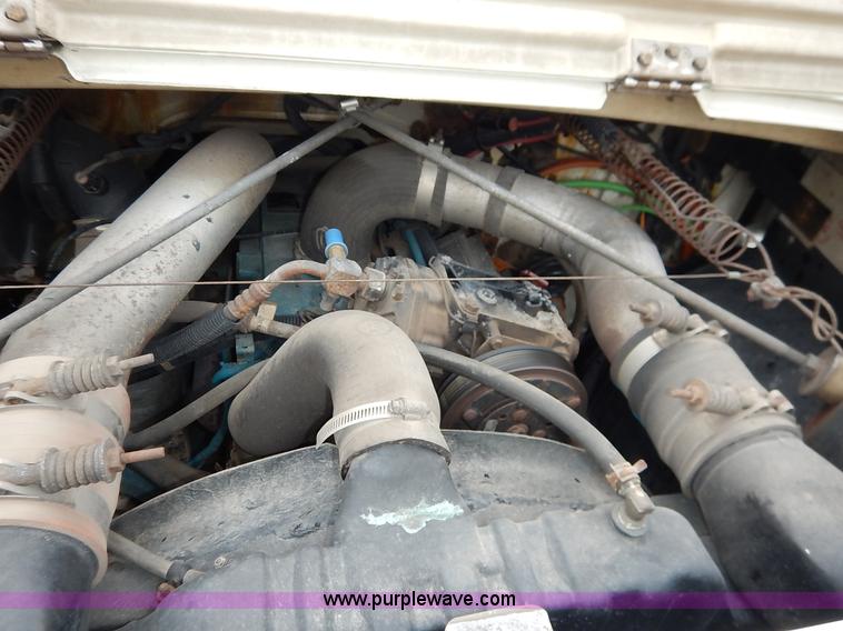 image for item J3634 2001 International 4900 dump truck