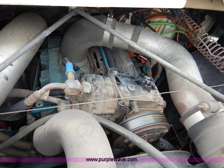 image for item J3634 2001 International 4900 dump truck