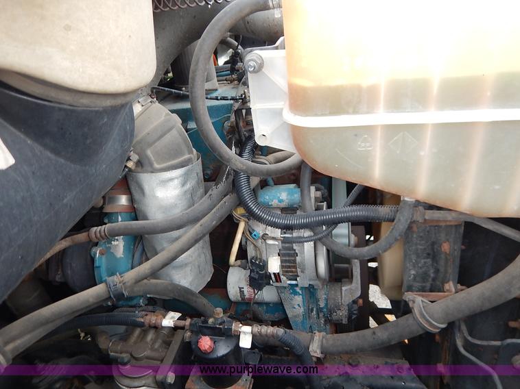 image for item J3634 2001 International 4900 dump truck