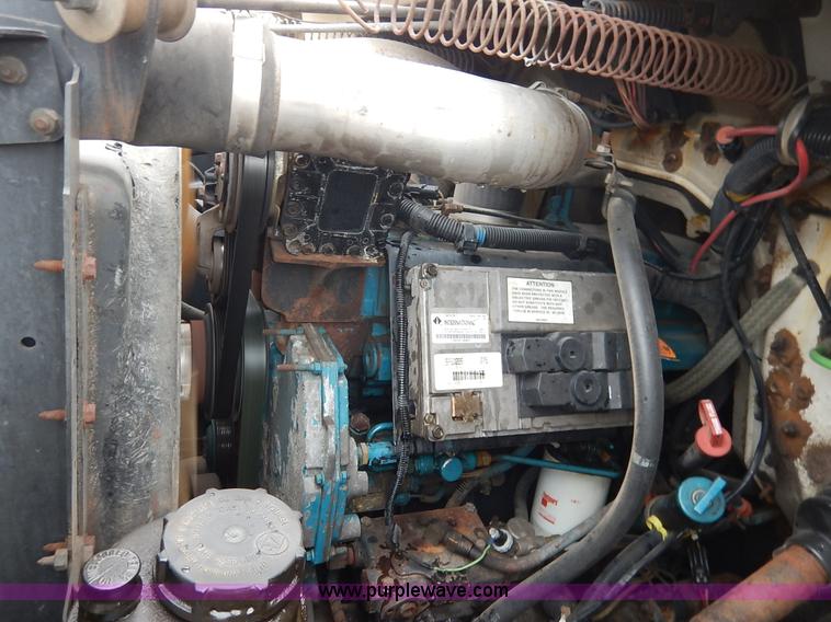 image for item J3634 2001 International 4900 dump truck