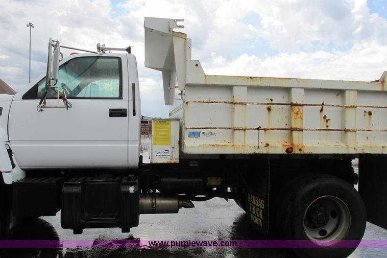 image for item J3645 2002 GMC C7500 dump truck