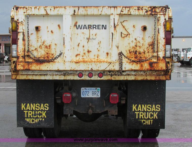 image for item J3645 2002 GMC C7500 dump truck