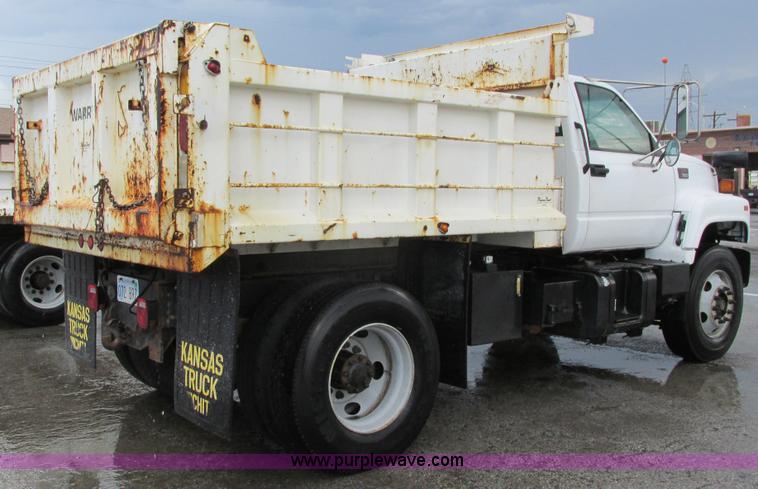 image for item J3645 2002 GMC C7500 dump truck