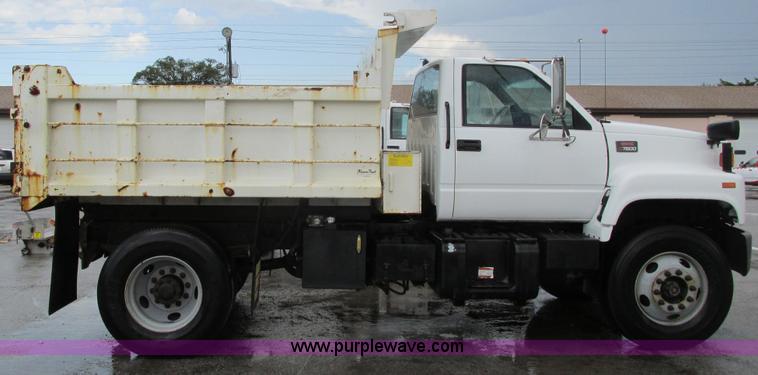 image for item J3645 2002 GMC C7500 dump truck