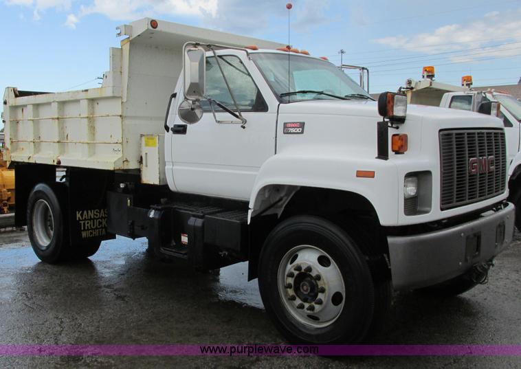 image for item J3645 2002 GMC C7500 dump truck
