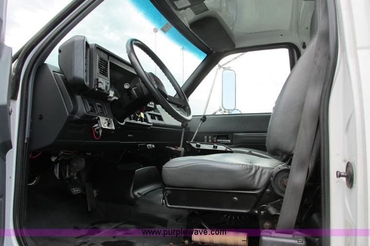 image for item J3645 2002 GMC C7500 dump truck