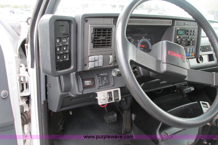 image for item J3645 2002 GMC C7500 dump truck