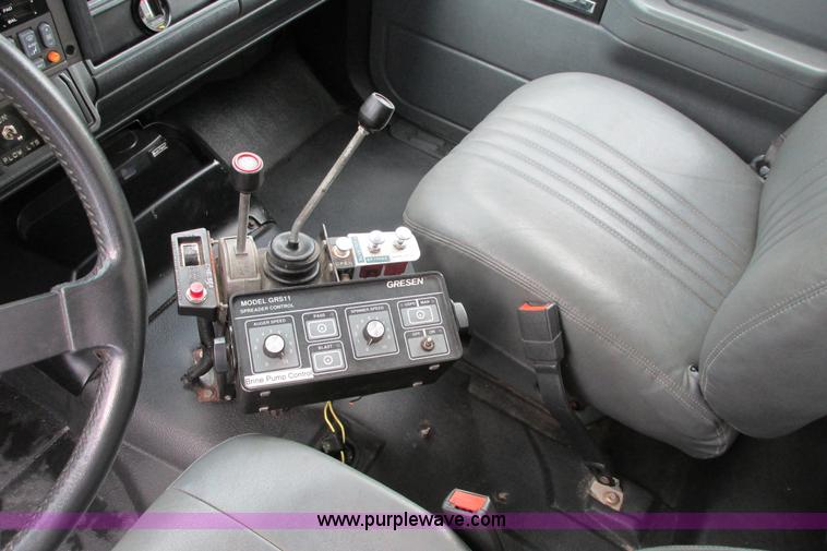 image for item J3645 2002 GMC C7500 dump truck