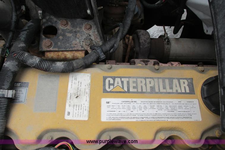 image for item J3645 2002 GMC C7500 dump truck