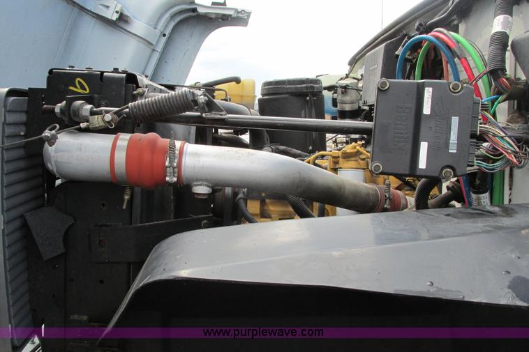 image for item J3645 2002 GMC C7500 dump truck