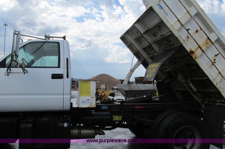 image for item J3645 2002 GMC C7500 dump truck