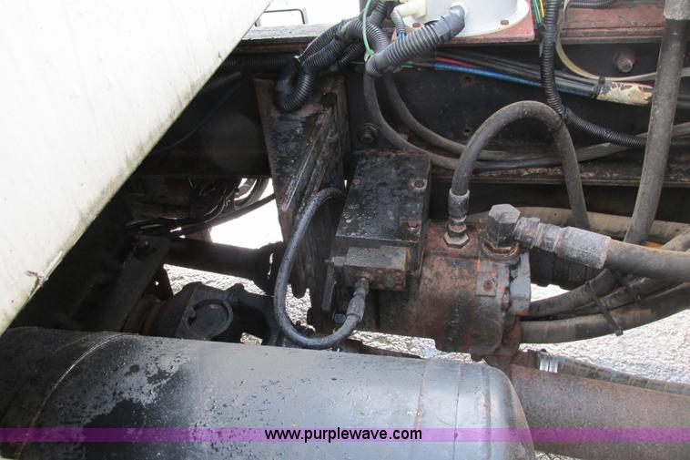 image for item J3645 2002 GMC C7500 dump truck