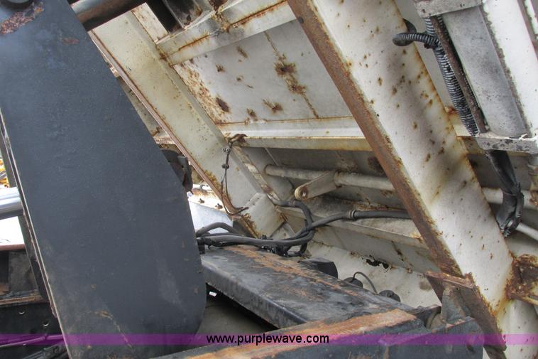 image for item J3645 2002 GMC C7500 dump truck