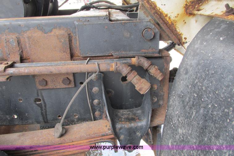 image for item J3645 2002 GMC C7500 dump truck