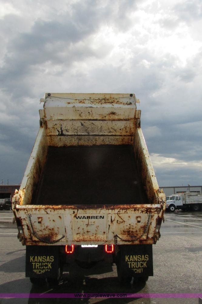 image for item J3645 2002 GMC C7500 dump truck