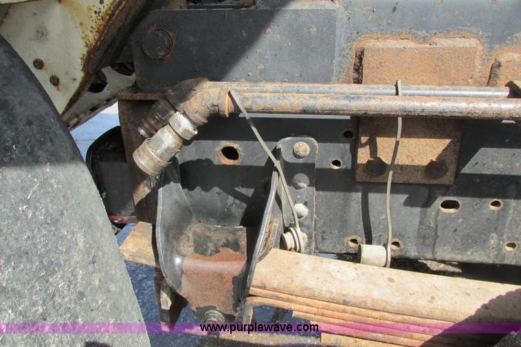 image for item J3645 2002 GMC C7500 dump truck