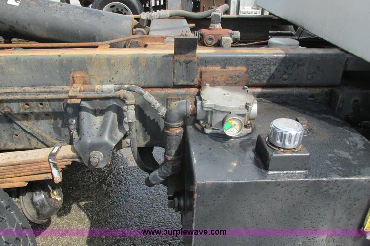 image for item J3645 2002 GMC C7500 dump truck