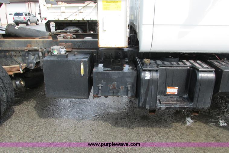 image for item J3645 2002 GMC C7500 dump truck