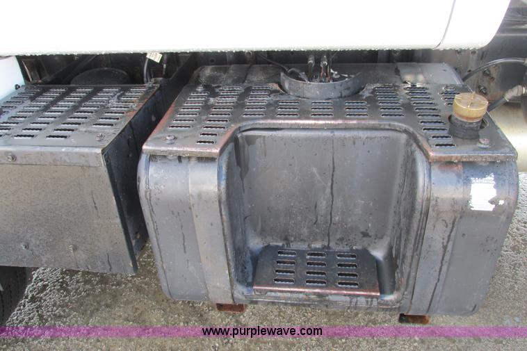 image for item J3645 2002 GMC C7500 dump truck