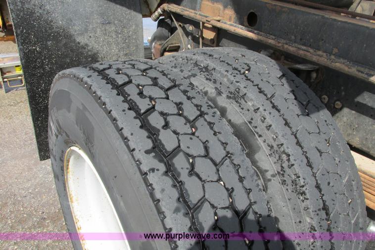 image for item J3645 2002 GMC C7500 dump truck