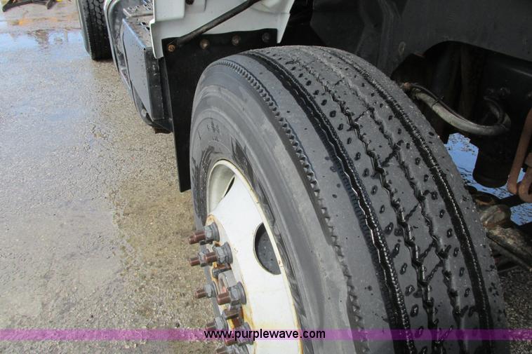 image for item J3645 2002 GMC C7500 dump truck