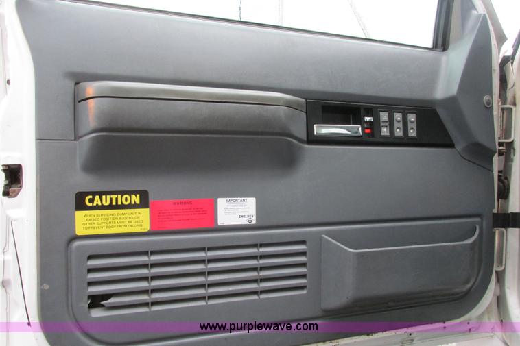 image for item J3648 2000 GMC C7500 dump truck