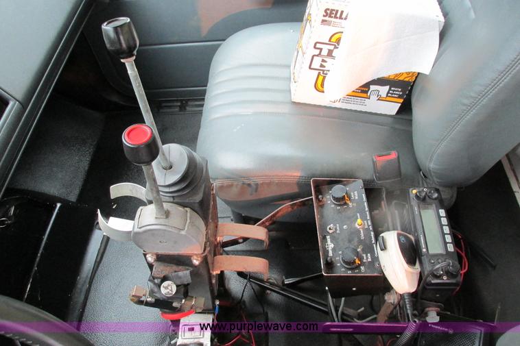 image for item J3648 2000 GMC C7500 dump truck