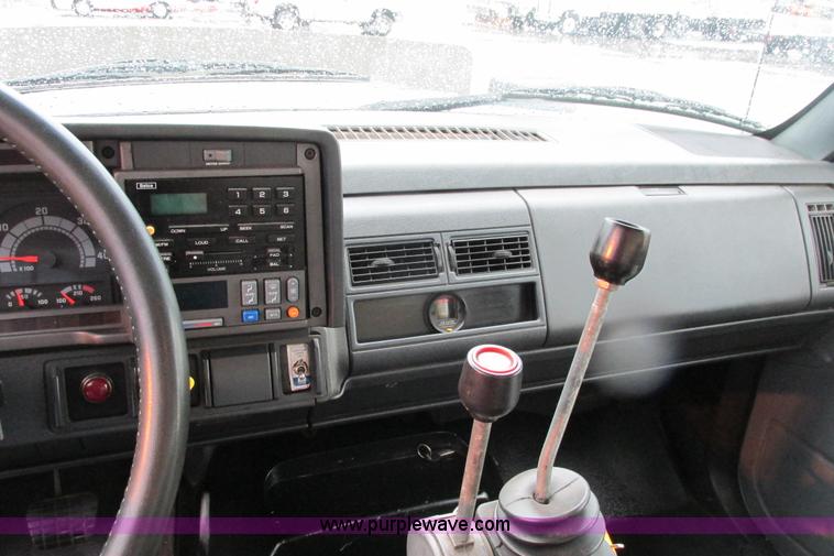 image for item J3648 2000 GMC C7500 dump truck