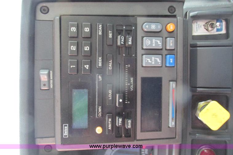 image for item J3648 2000 GMC C7500 dump truck