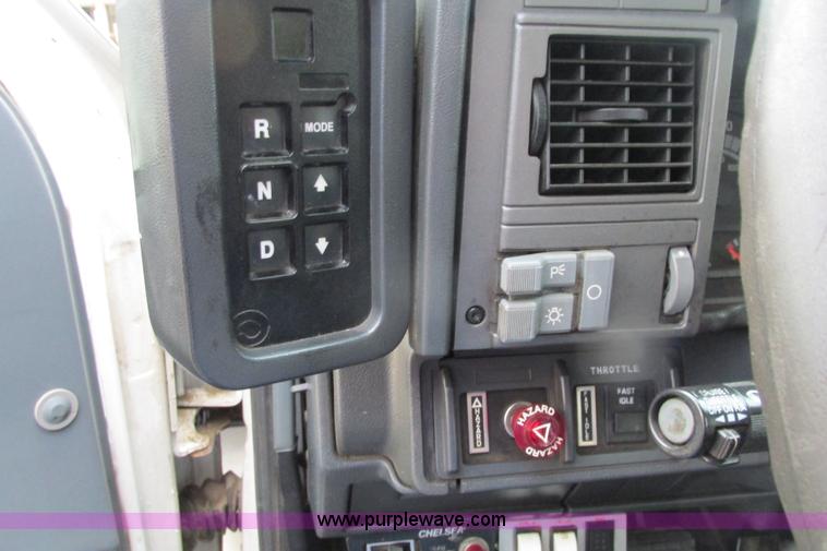 image for item J3648 2000 GMC C7500 dump truck