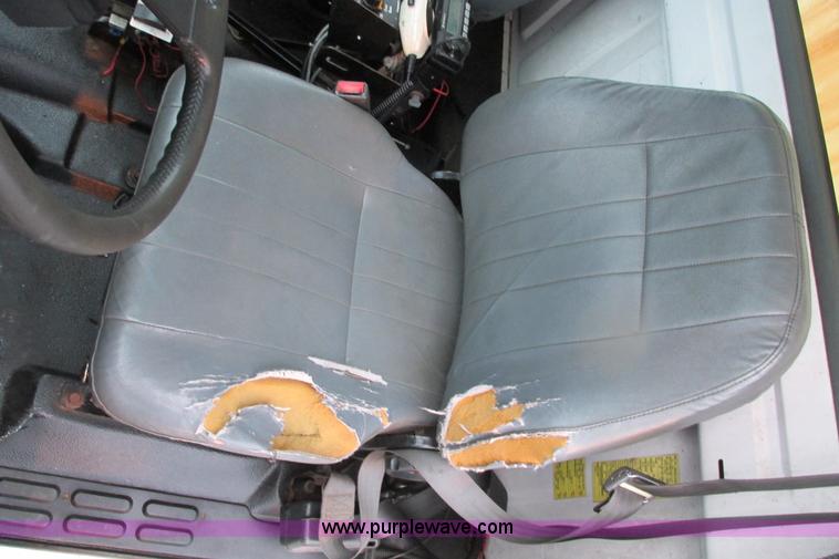 image for item J3648 2000 GMC C7500 dump truck