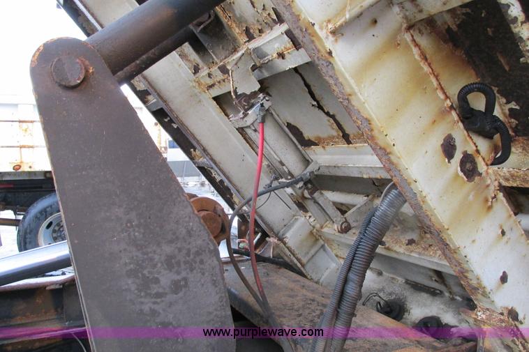 image for item J3648 2000 GMC C7500 dump truck