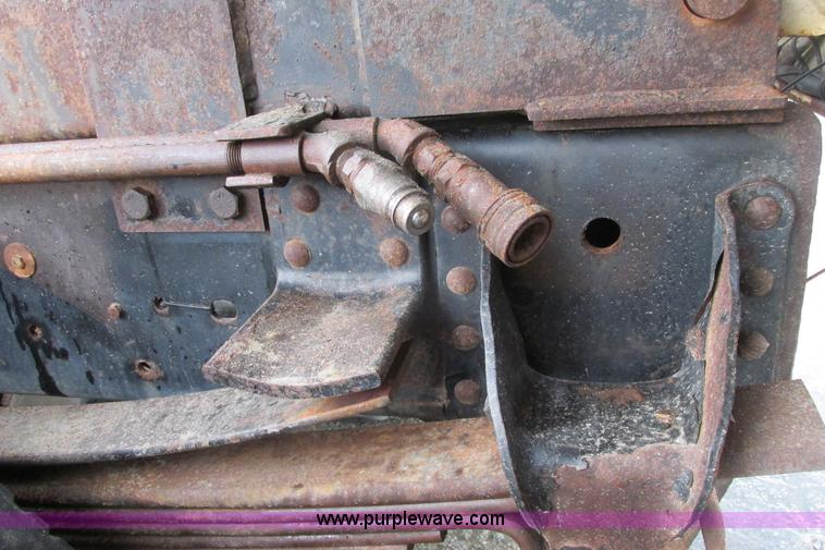 image for item J3648 2000 GMC C7500 dump truck