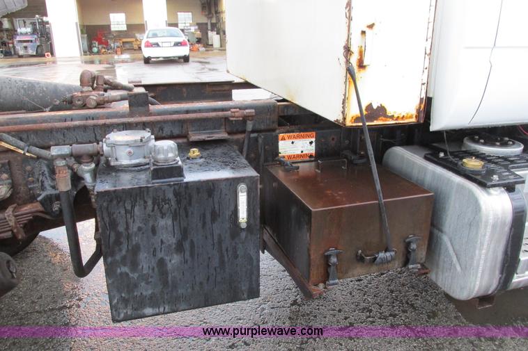 image for item J3648 2000 GMC C7500 dump truck