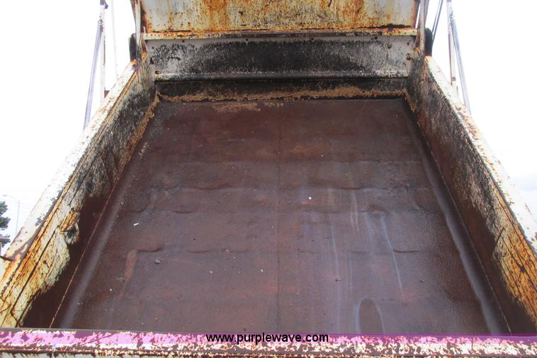 image for item J3648 2000 GMC C7500 dump truck