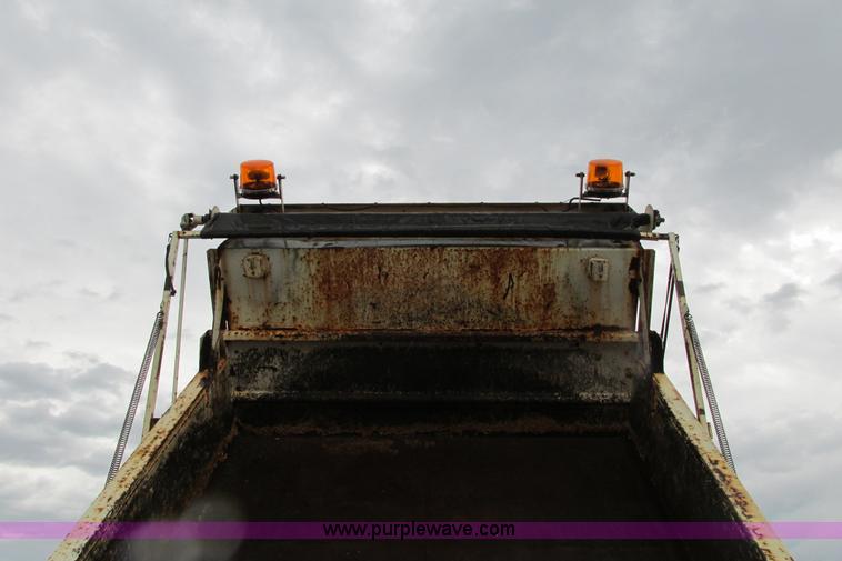 image for item J3648 2000 GMC C7500 dump truck