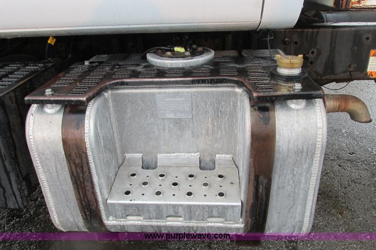 image for item J3648 2000 GMC C7500 dump truck