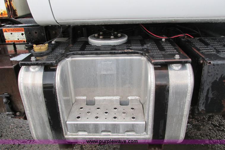 image for item J3648 2000 GMC C7500 dump truck