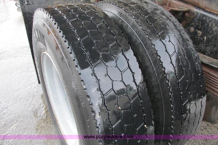 image for item J3648 2000 GMC C7500 dump truck