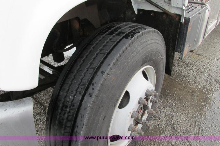 image for item J3648 2000 GMC C7500 dump truck